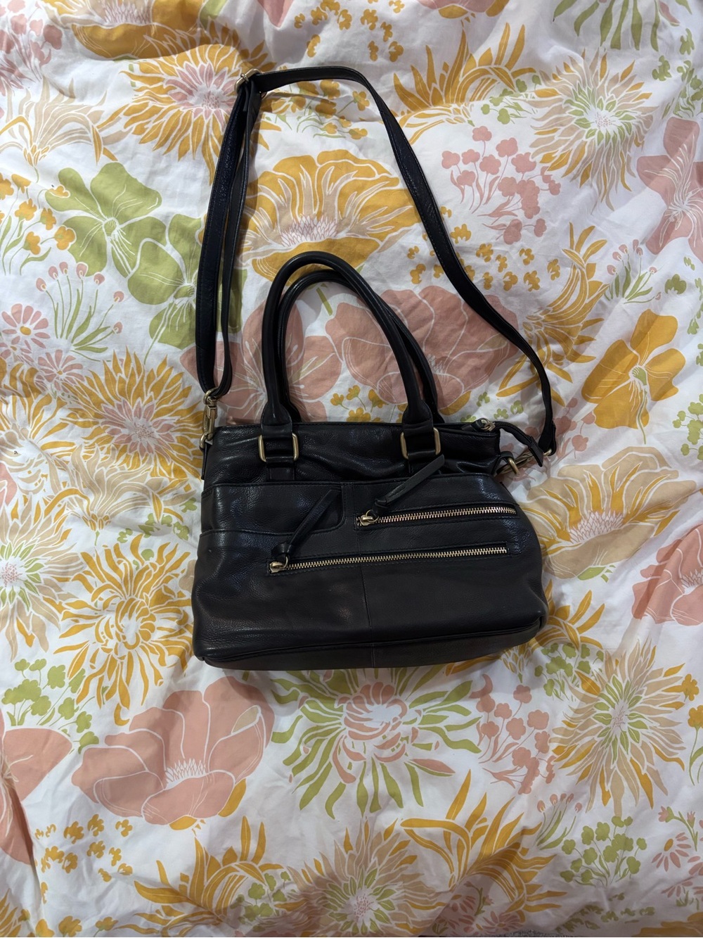 Classic Black Leather Shoulder Bag with Dual Straps